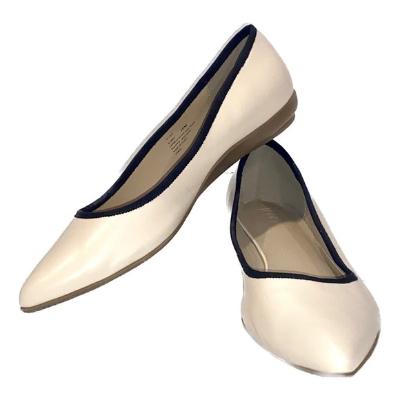 LOGO by Lori Goldstein Pointed Toe Ballerina Flats Cream Black Trim Size 10 - Picture 2 of 8